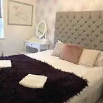 Modern, Family-Friendly Apartment By Hyde Park & Museums