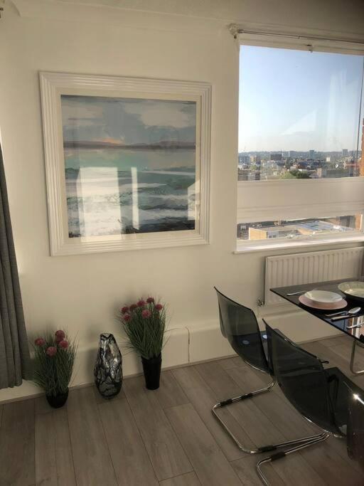 Modern, Family-Friendly Apartment By Hyde Park & Museums Apartment *